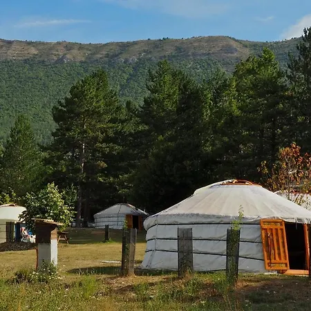 Camping Verdon Yourtes à La Ferme