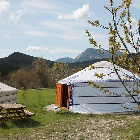 Verdon Yourtes à La Ferme Camping *