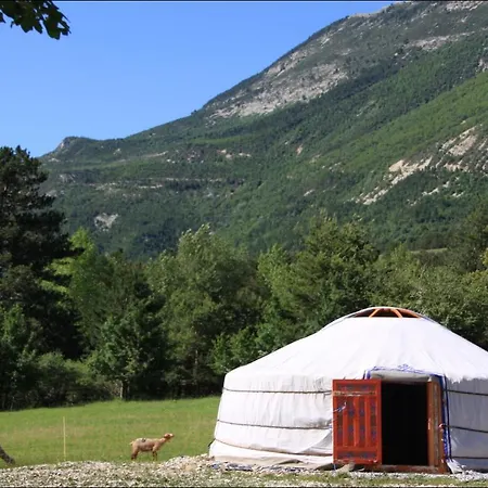 Verdon Yourtes à La Ferme Camping Angles (Alpes-de-Haute-Provence)
