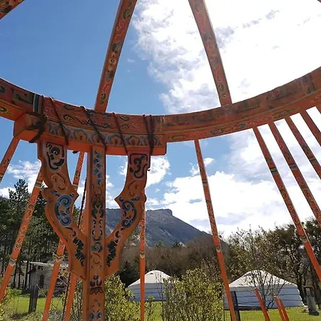 Verdon Yourtes à La Ferme Camping *