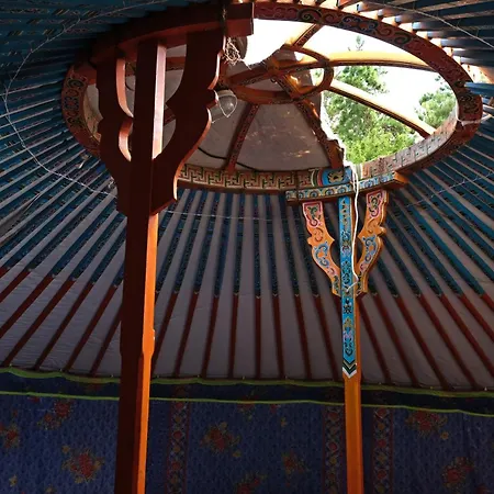 Verdon Yourtes à La Ferme Angles (Alpes-de-Haute-Provence)