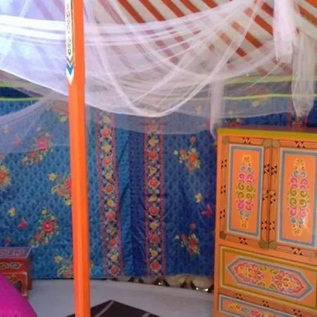 Verdon Yourtes à La Ferme Camping Angles (Alpes-de-Haute-Provence)